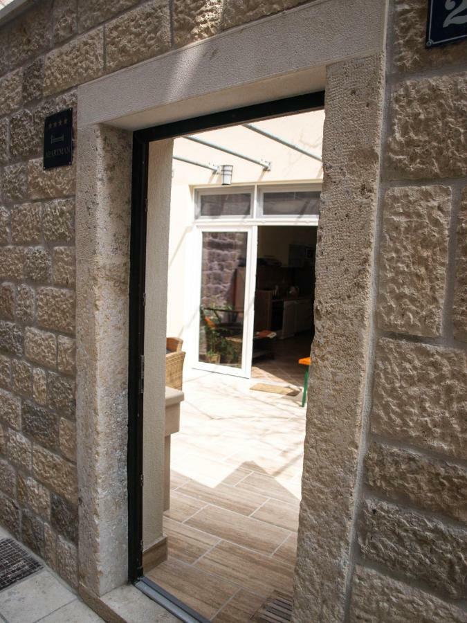 Apartamento House Nataniel In Omis Near Sea Exterior foto